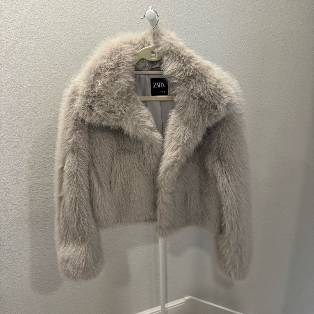 Zara Women's Faux Fur Jacket - Cream